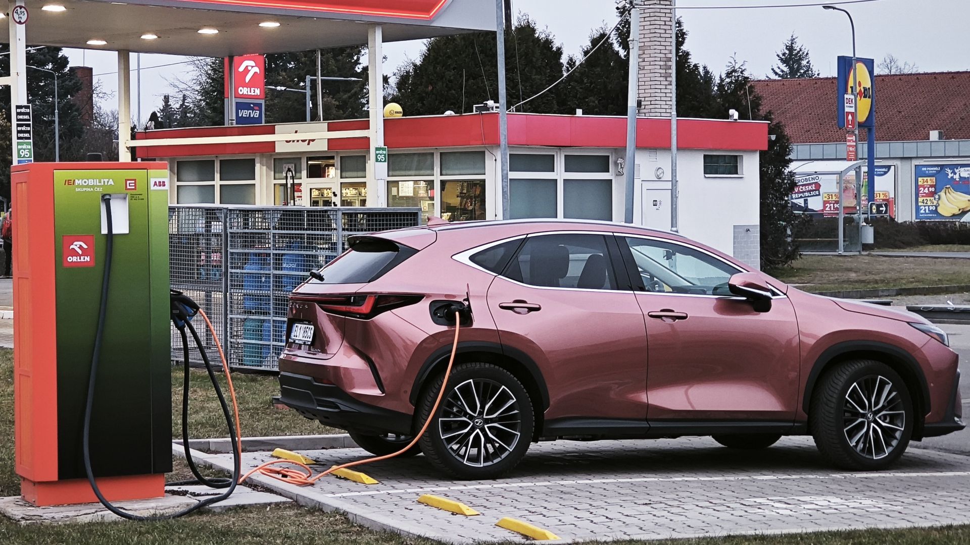 Lexus-NX-10-cerpaci-stanice-11