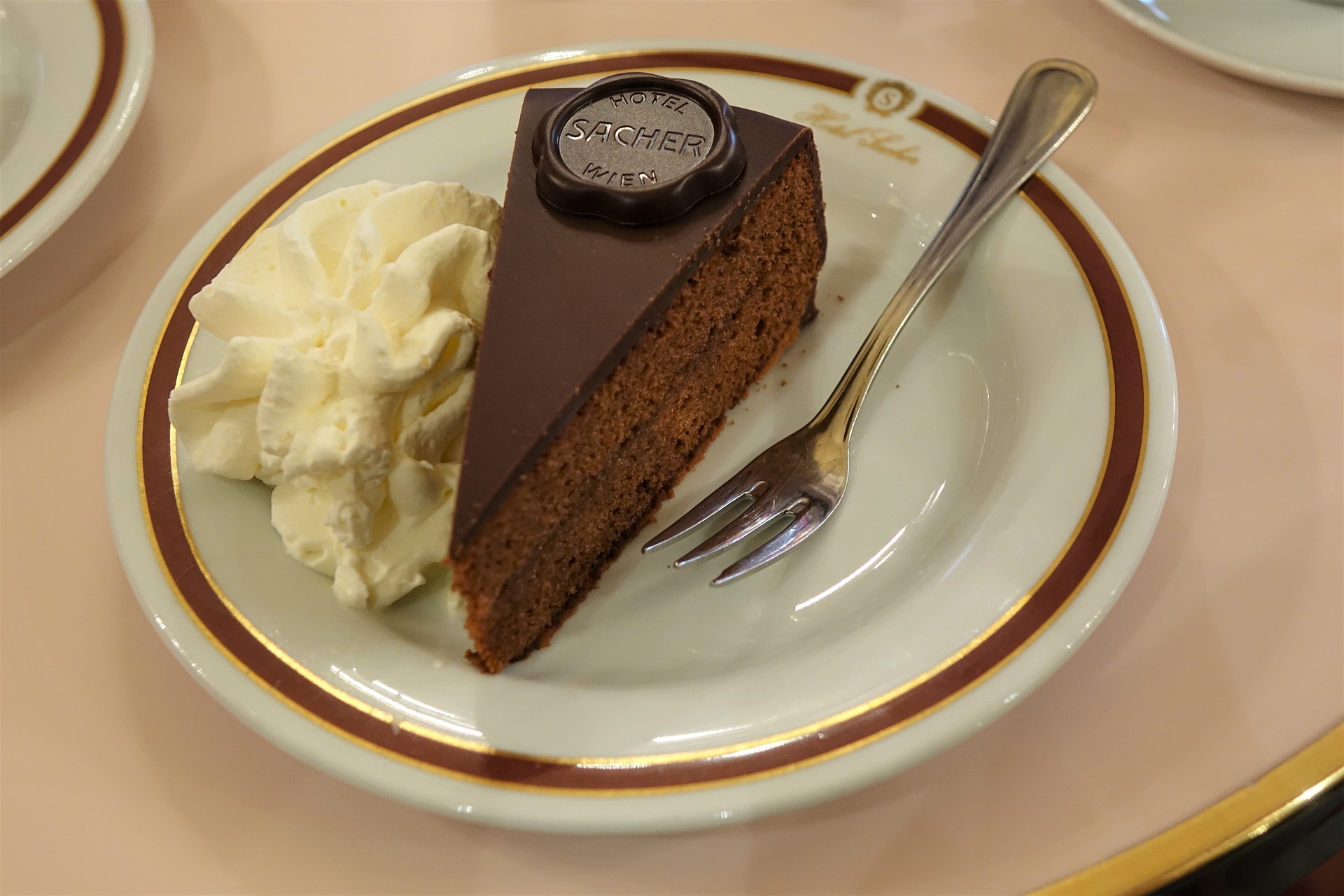 sacher-g726eda597_1920
